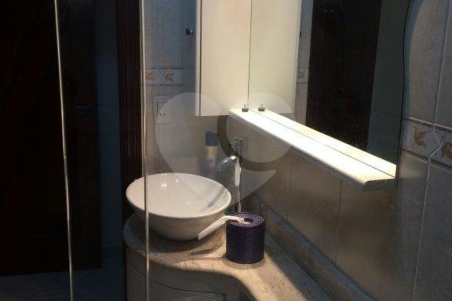 Sobrado à venda com 5 quartos, sendo 4 suítes, em Vila Mazzei, São Paulo, SP