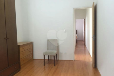 Casa à venda com 3 quartos, sendo 1 suíte, em Santa Teresinha, São Paulo, SP