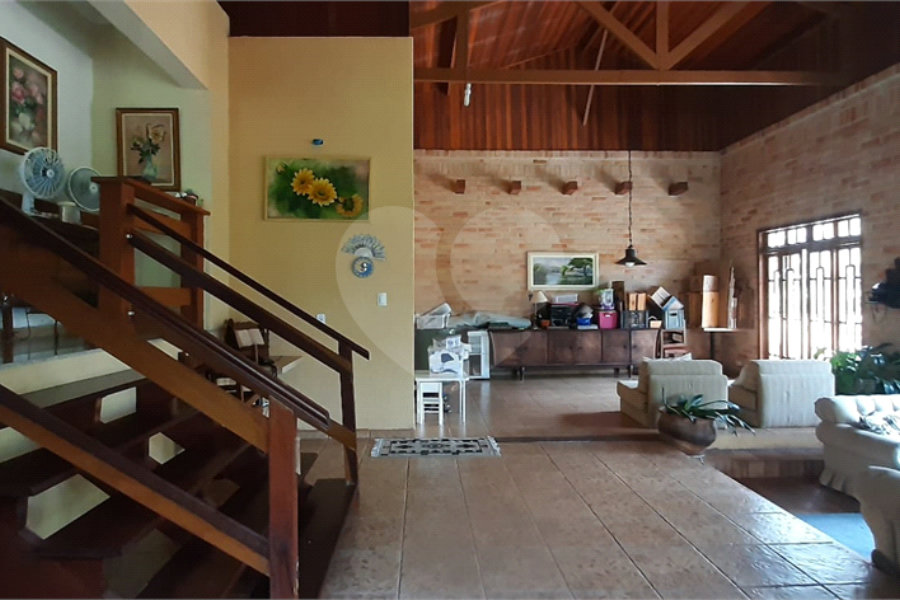 Casa à venda ou para alugar com 3 quartos, sendo 1 suíte, no condomínio Alpes de Caieiras, Caieiras - SP