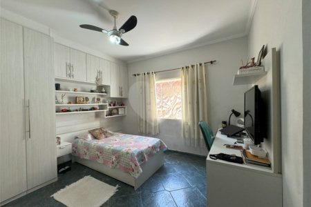 Casa à venda com 3 quartos, sendo 1 suíte, em Jardim Santa Rosália, Sorocaba, SP