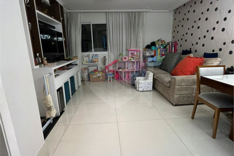 Casa à venda com 3 quartos, sendo 1 suíte, no condomínio Vila Siqueira, São Paulo - SP