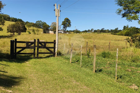 Fazenda à venda com 3 quartos em Cachoeirinha, Bom Jesus dos Perdões, SP