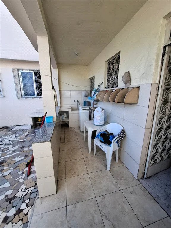 Ó TIMO CASA COM 3 QUARTOS E TERRAÇO EM CONTOMINIO FECHADO