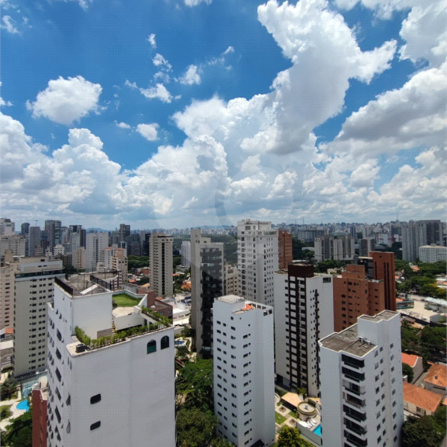Belíssima Cobertura Alto Padrão com 680 m², 4 suítes, à venda em Moema índios!