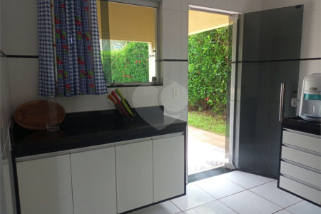 Casa à venda com 4 quartos, sendo 1 suíte,  no condomínio Village da Serra, Araçoiaba da Serra - SP