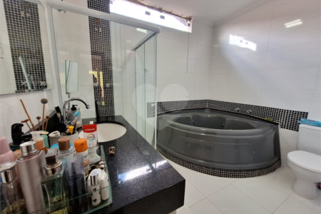 Casa à venda com 4 quartos, sendo 1 suíte, em Santa Cândida, Vinhedo, SP