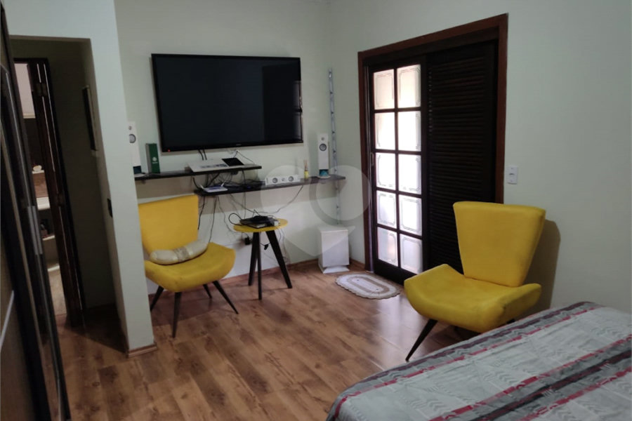 Casa à venda com 3 quartos, sendo 2 suítes, no condomínio Residencial Jardim Lago da Cantareira, Mairiporã - SP