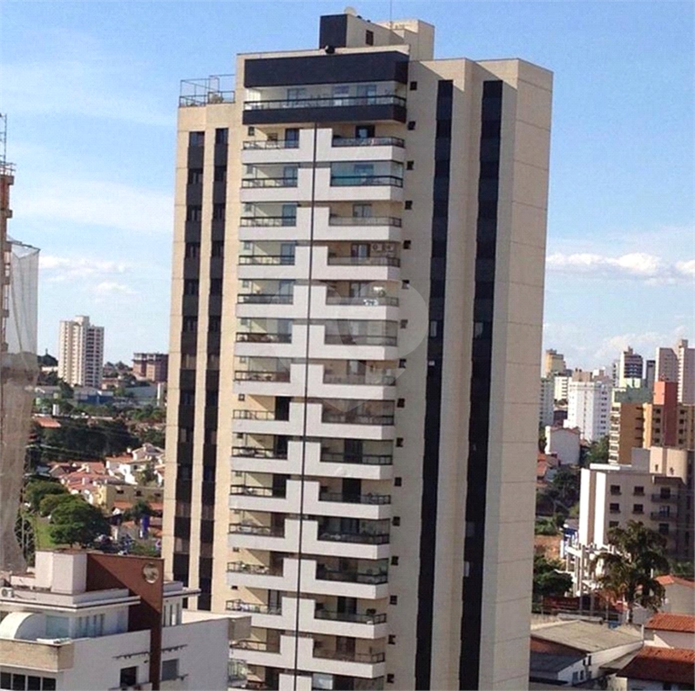 Apartamento à venda com 3 suítes em Jardim Faculdade, Sorocaba, SP
