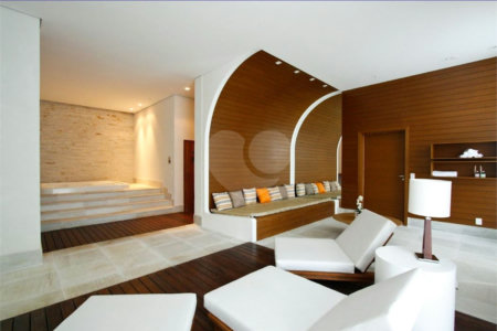 Apartamento à venda com 3 suítes em Moema, São Paulo, SP