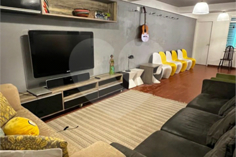 Sobrado à venda com 3 quartos, sendo 1 suíte, em Vila Mariana, São Paulo, SP