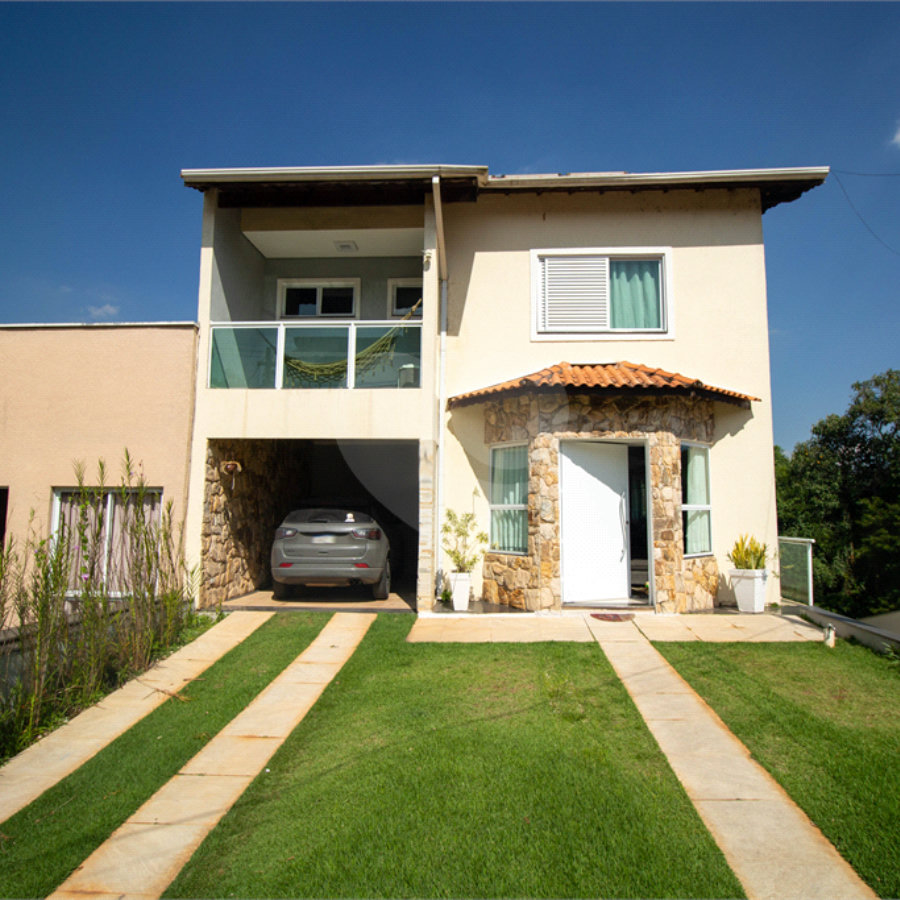 Casa à venda ou para alugar com 5 quartos, sendo 1 suíte, no condomínio Vila de Roma, São Roque - SP