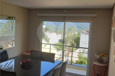 Casa à venda com 3 quartos, sendo 1 suíte,  em Vila Suissa, Mogi das Cruzes, SP