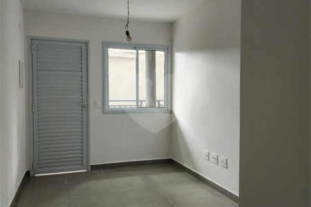Casa à venda com 2 quartos, sendo 1 suíte, no condomínio Residencial Sanches, São Paulo - SP