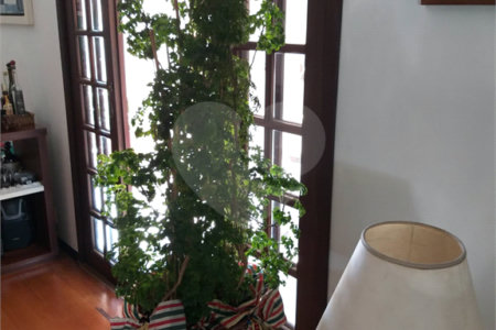 Casa à venda com 4 quartos, sendo 2 suítes, no condomínio Vila Panamericana, São Paulo - SP