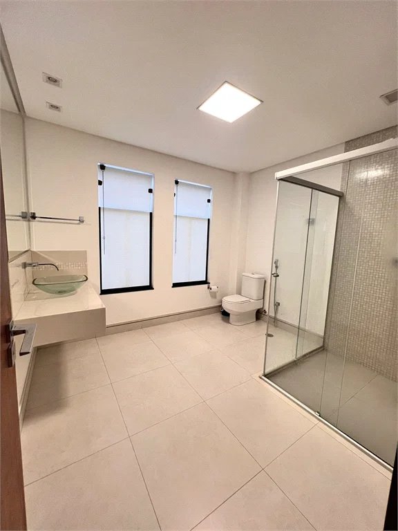 Sobrado à venda com 5 quartos, sendo 2 suítes, em Vila Inah, São Paulo, SP