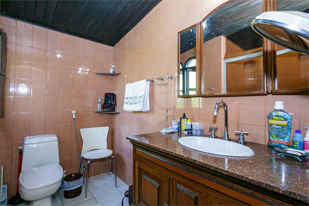 Sobrado à venda com 4 quartos, sendo 1 suíte, em Alto da Boa Vista, São Paulo, SP