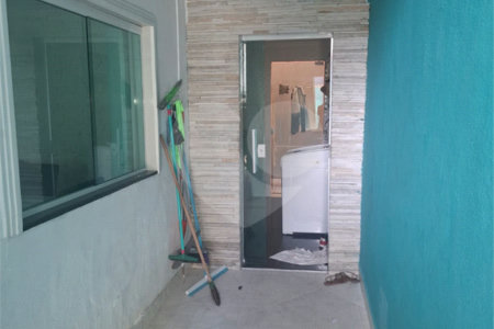 Casa à venda ou para alugar com 2 quartos, sendo 1 suíte, no condomínio Sem Nome Estrada Guandu do Sapê 1444, Rio de Janeiro - RJ