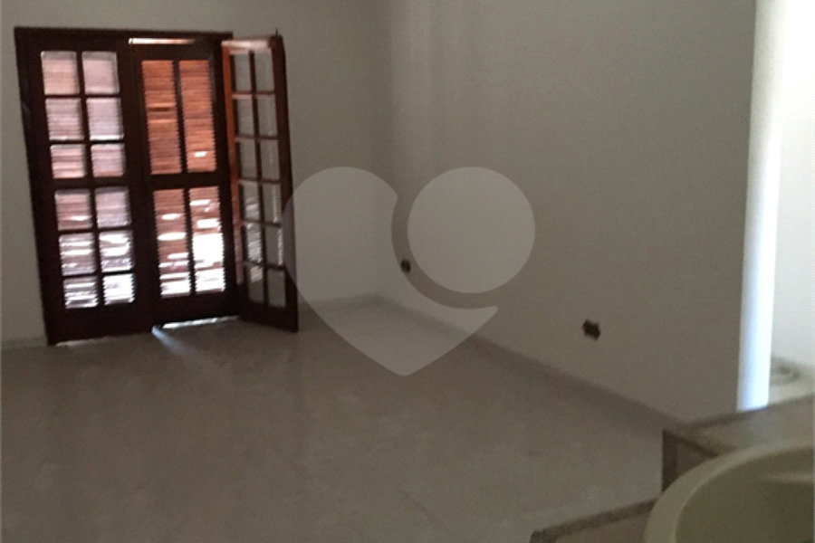 Sobrado à venda com 4 quartos, sendo 1 suíte, em Tremembé, São Paulo, SP