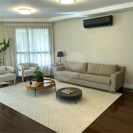 Apartamento à venda com 4 quartos, sendo 3 suítes, em Moema, São Paulo, SP