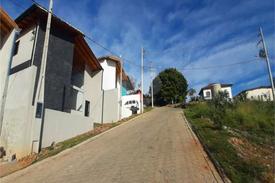 Casa à venda com 2 quartos, sendo 1 suíte, no condomínio Águas de São Pedro, Mairiporã - SP