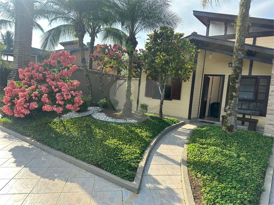 Casa à venda com 3 quartos, sendo 1 suíte,  no condomínio Morada da Praia, Bertioga - SP
