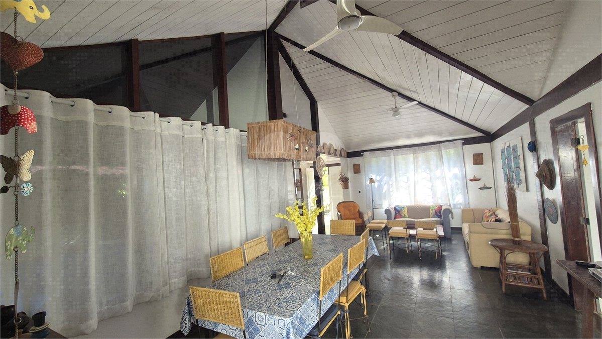 Casa em condomínio à venda com 4 quartos, sendo 3 suítes,  em Geribá, Armação dos Búzios, RJ