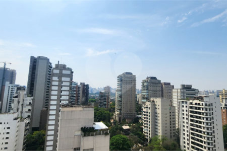 Cobertura 380m² - 4 quartos - Vila Nova Conceição em Frente a Praça Pereira Coutinho