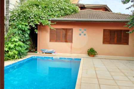 Sobrado à venda com 4 quartos, sendo 2 suítes, em Vila Petrópolis, Atibaia, SP
