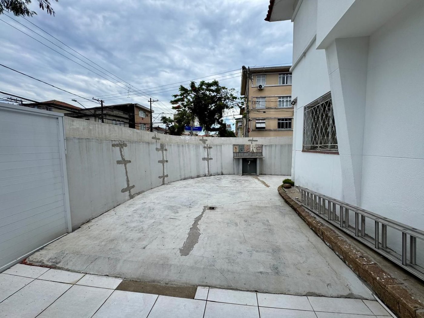 CASA AMPLA COM QUINTAL  150m² - 1.799.000,00 - Aparecida - Santos/SP
