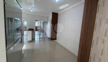 Sobrado à venda com 3 quartos, sendo 1 suíte,  em Jardim Maristela, Atibaia, SP
