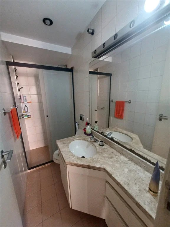 Apartamento à venda com 3 quartos, sendo 1 suíte, em Jardim das Acácias, São Paulo, SP