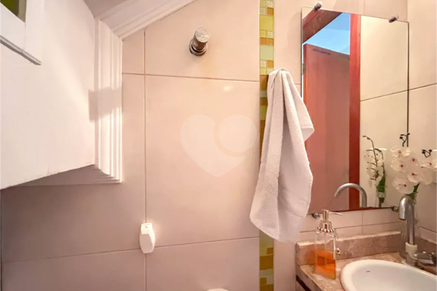 Sobrado à venda com 3 quartos, sendo 1 suíte, em Vila Mangalot, São Paulo, SP