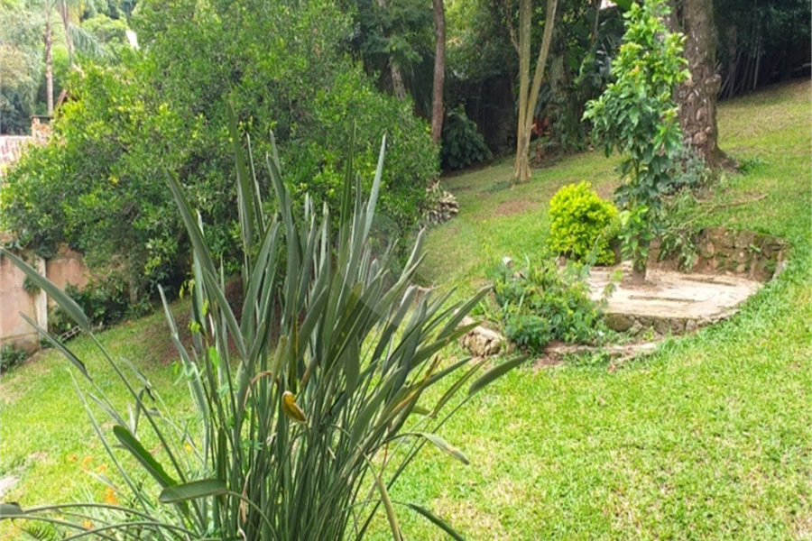 Sobrado à venda com 4 quartos, sendo 2 suítes,  em Roseira, Mairiporã, SP