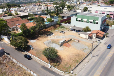 Terreno plano à venda ou locação na Alameda Lucas Nogueira Garcez – Vila Giglio, Atibaia