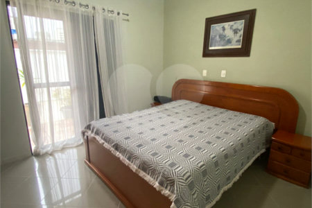 Casa Térrea à venda com 4 quartos, sendo 1 suíte,  em Vila Oliveira, Mogi das Cruzes, SP