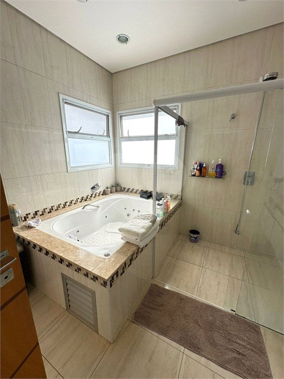 Sobrado à venda com 4 quartos, sendo 3 suítes, em Jardim Residencial Maggiore, Araraquara, SP