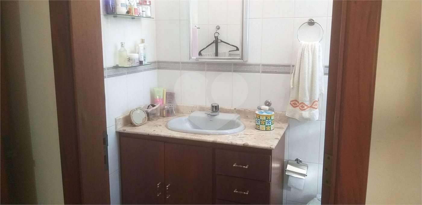 Casa à venda com 3 suítes em Parque Peruche, São Paulo, SP