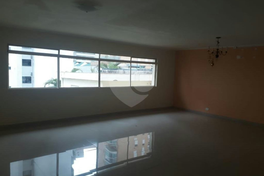 Casa à venda com 4 quartos, sendo 2 suítes, em Santana, São Paulo, SP