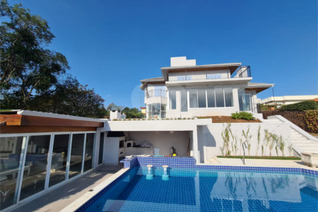 Casa à venda com 3 suítes no condomínio Estância Marambaia, Vinhedo - SP