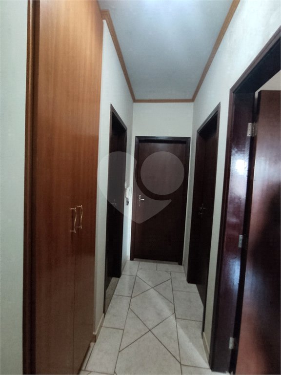 Sobrado espaçoso com 3 quartos,no Parque Fehr á Venda!