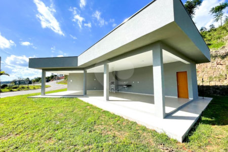 Terrenos a partir 300 metros em condomínio fechado e pronto para construir, aceita financiamento