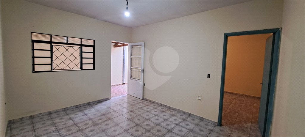 Casa ampla em bairro tranquilo – excelente oportunidade para morar ou investir!