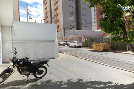 Imóvel Comercial na Rua Episcopal – Localização Estratégica em São Carlos