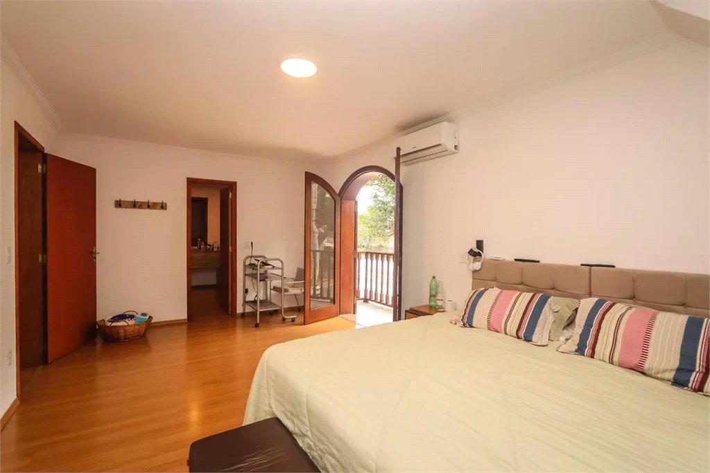 Sobrado à venda com 5 quartos, sendo 1 suíte, em Vila Sônia, São Paulo, SP