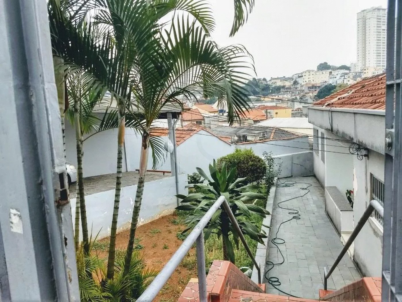 CASA TÉRREA À VENDA NA MOOCA - COM PORTEIRA FECHADA.