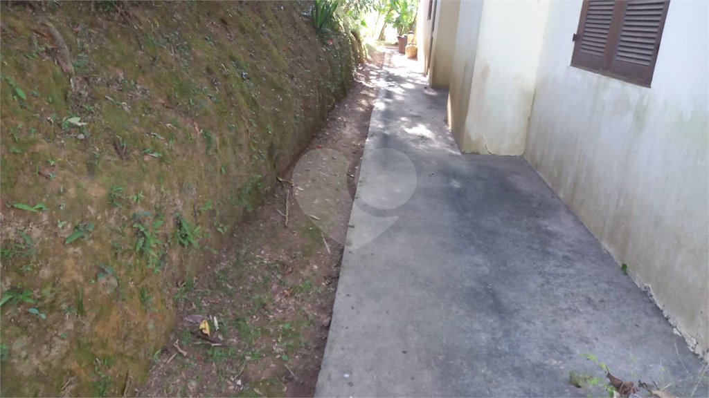 Casa à venda com 4 quartos, sendo 2 suítes, no condomínio Cinco Lagos, Mairiporã - SP