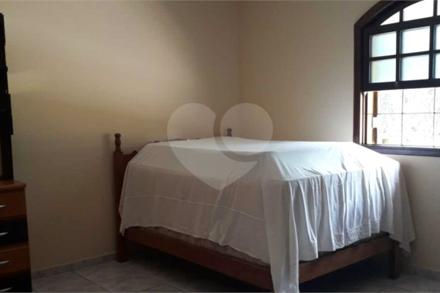 Casa à venda com 4 quartos, sendo 2 suítes, no condomínio Gleba II, Mairiporã - SP