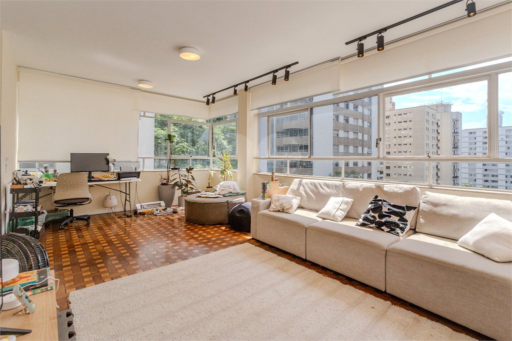 Apartamento à venda com 4 quartos, sendo 1 suíte, em Santa Cecília, São Paulo, SP