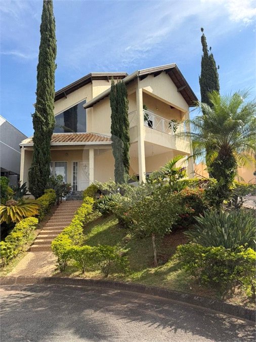 Casa à venda com 4 quartos, sendo 2 suítes, no condomínio Milennium, Valinhos - SP