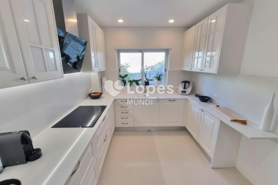 Casa com 4 quartos à venda em Albufeira, Algarve, Portugal – Vista para o mar e piscina